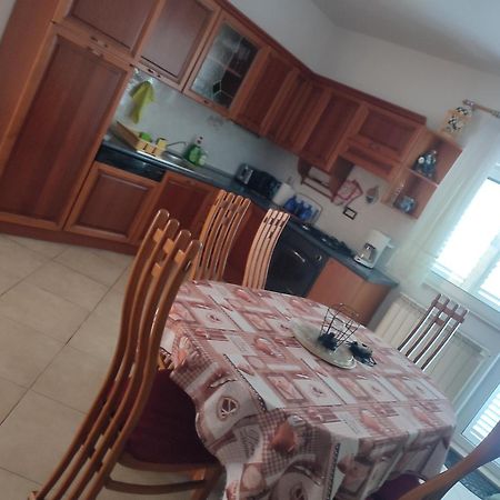 Apartmaji Jelena ไพราน ภายนอก รูปภาพ