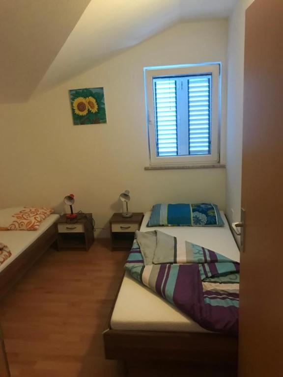 Apartmaji Jelena ไพราน ภายนอก รูปภาพ