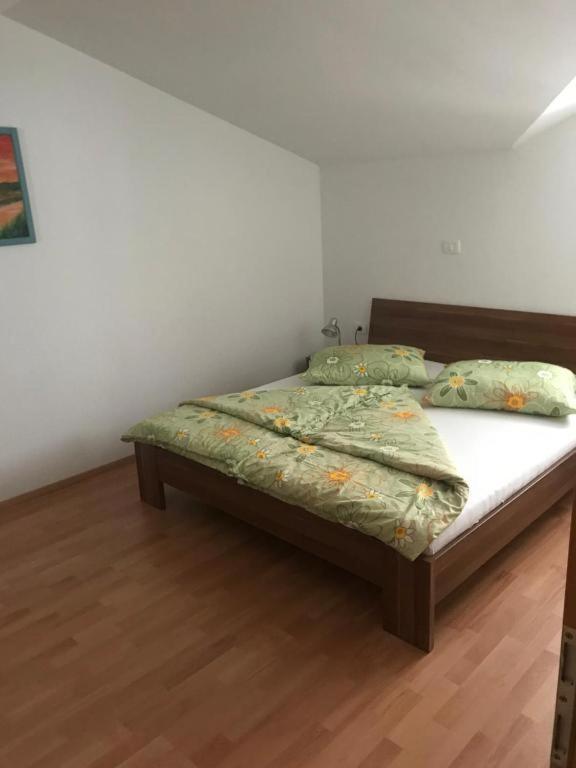 Apartmaji Jelena ไพราน ภายนอก รูปภาพ