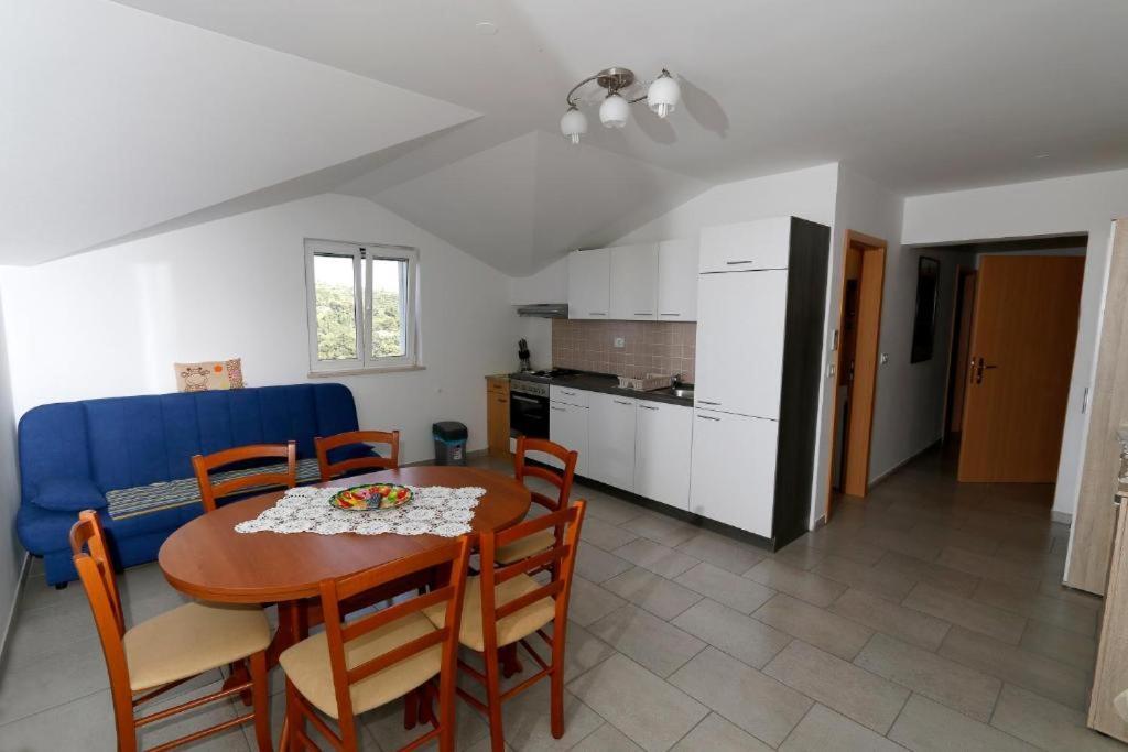 Apartmaji Jelena ไพราน ภายนอก รูปภาพ